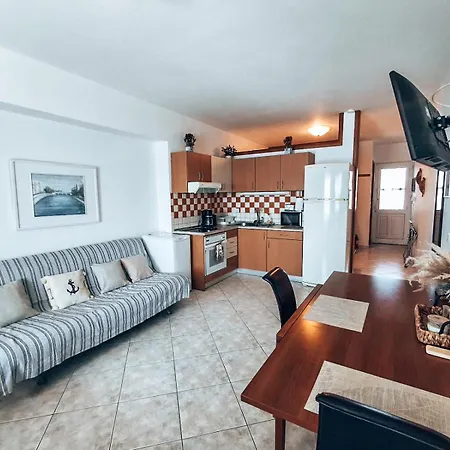 Aqua Blue Apartament Haraki