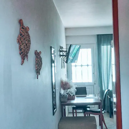 Aqua Blue Apartment *
